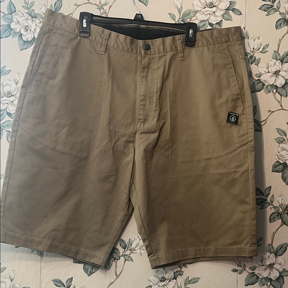 Volcom Other - 💁‍♂️MENS Volcom Flat Front Shorts in Khaki NWOT